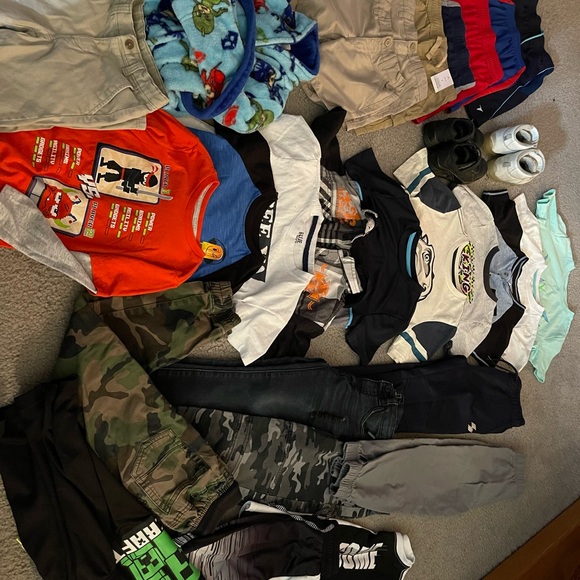 Boys clothes/Shoes - Picture 1 of 3